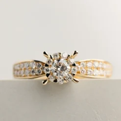 14 Karat Guld Ring fra Henrik Ørsnes Design med Diamanter 0,60 Carat TW/SI