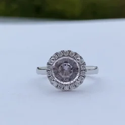 14 Karat Hvidguld Ring fra Henrik Ørsnes Design med Morganit og Diamanter