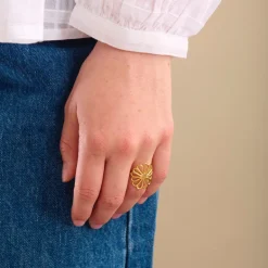 Large Bellis Justerbar Forgyldt Sølv Ring fra Pernille Corydon