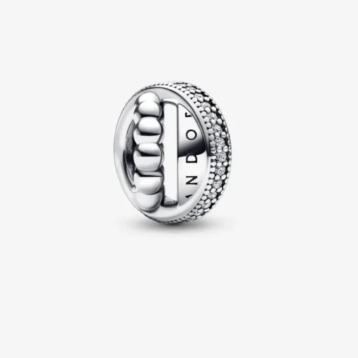 Pandora Moments Logo Charm i Sterling Sølv 792317C01