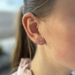 Star 14 Karat Guld Ørestikker fra Henrik Ørsnes Design med Diamanter 0,20 Carat W/SI